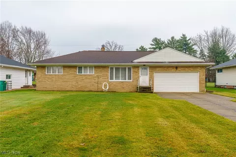 842 Nemet Dr, Seven Hills, OH 44131