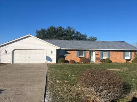 6045 Southview Dr, Nashport, OH 43830