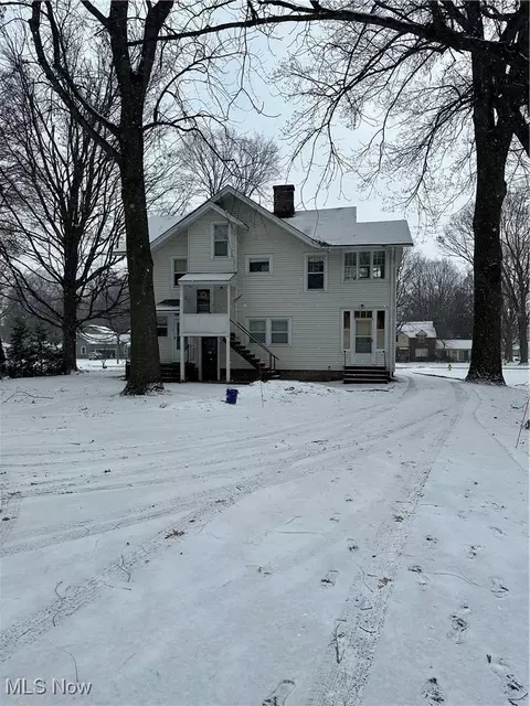 7224 Maple St, Mentor, OH 44060 photo 2
