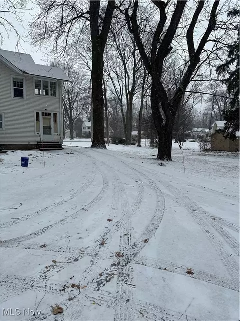7224 Maple St, Mentor, OH 44060 photo 4