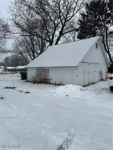 7224 Maple St, Mentor, OH 44060 photo 6