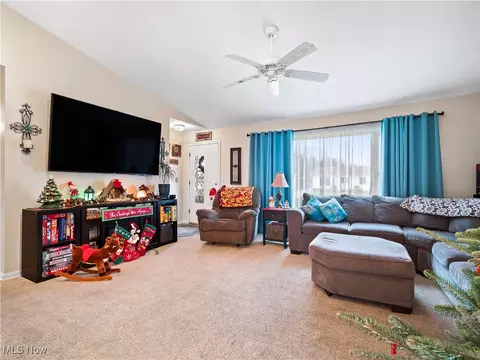 397 E Parkleigh Dr, Seven Hills, OH 44131 photo 5