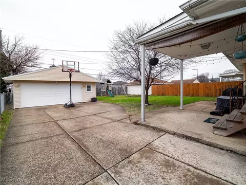 397 E Parkleigh Dr, Seven Hills, OH 44131 photo 26