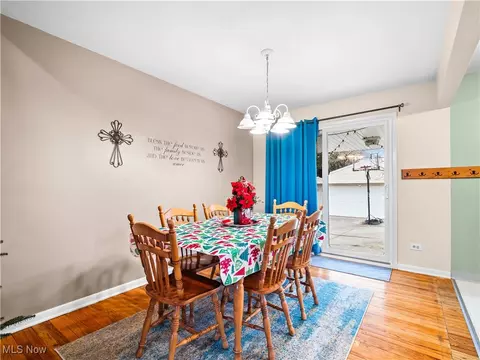 397 E Parkleigh Dr, Seven Hills, OH 44131 photo 7