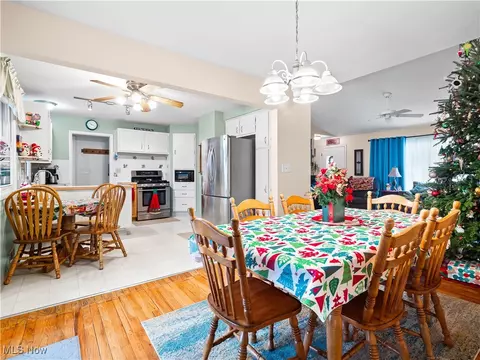 397 E Parkleigh Dr, Seven Hills, OH 44131 photo 9