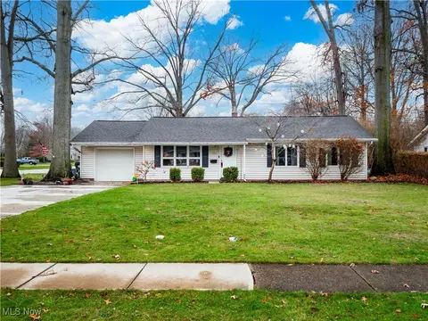 234 Moorewood Ave, Avon Lake, OH 44012