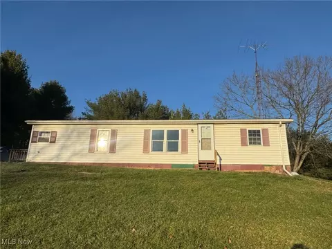 2385 Chase Rd SE, Carrollton, OH 44615