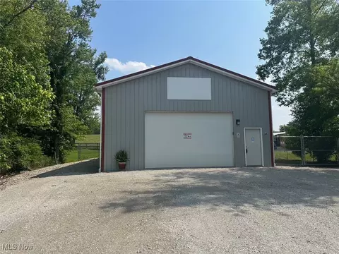 663 Happy Valley Rd, Parkersburg, WV 26101