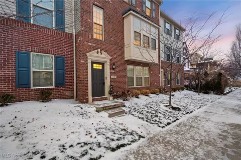 1384 Fry Ave, Lakewood, OH 44107