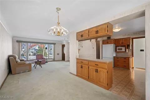 324 E Clearview Ave, Seven Hills, OH 44131 photo 7