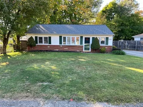 7402 Rockingham Rd, Mentor, OH 44060