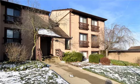 1105 Canyon View Rd #602, Northfield, OH 44067