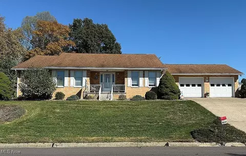 52 S Lake Dr, Parkersburg, WV 26101