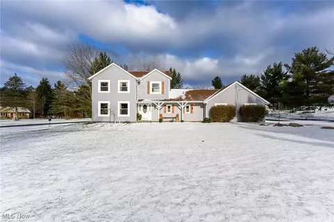 17896 Kingswood Dr, Chagrin Falls, OH 44023