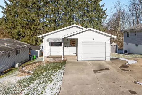 957 Brady Ave, Barberton, OH 44203