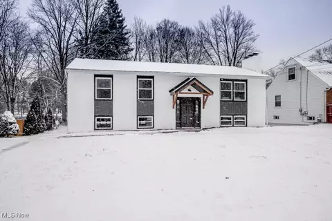 1031 Lynbrook St SE, North Canton, OH 44720