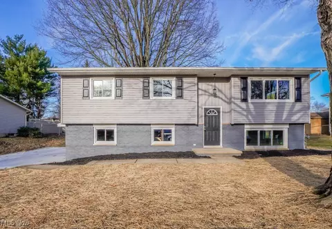 1752 Pauli St, Canal Fulton, OH 44614