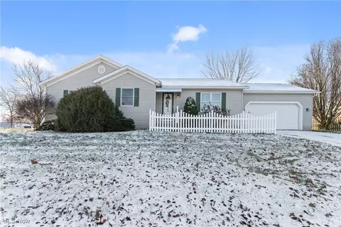 101 Kimberly Dr, Creston, OH 44217
