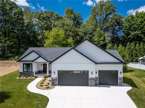 553 Silver Creek Dr, Doylestown, OH 44230