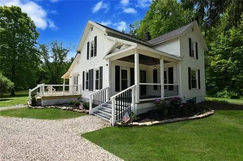 10569 Mulberry Rd, Chardon, OH 44024