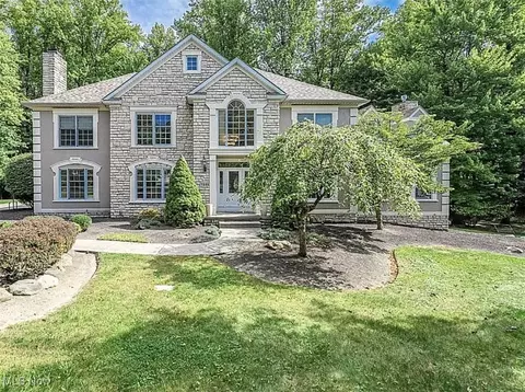7221 Boulder Wood Dr, Broadview Heights, OH 44147