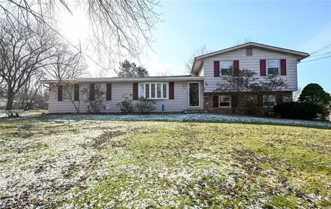 614 Lorena St SW, North Canton, OH 44720