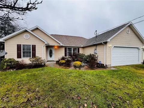 2512 Rosewood Pl, Roaming Shores, OH 44084
