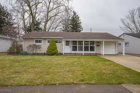 11709 Appleton Dr, Parma Heights, OH 44130