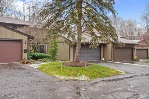 17584 Eastbrook Trl, Chagrin Falls, OH 44023