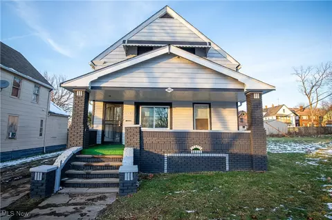 9523 Aetna Rd, Cleveland, OH 44105