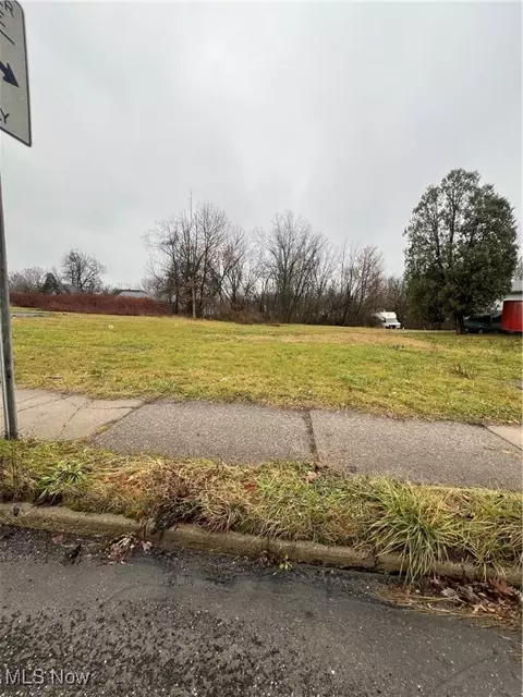 24192423 Mahoning Ave, Youngstown, OH 44509