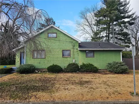 671 Dartmouth St SE, Brewster, OH 44613