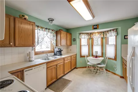 2706 Marsh Ave NW, Canton, OH 44708 photo 11