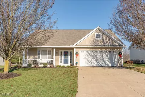 411 Brookpoint St NW, North Canton, OH 44720