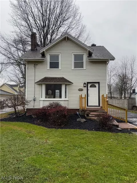 697 Perkinswood Blvd SE, Warren, OH 44483