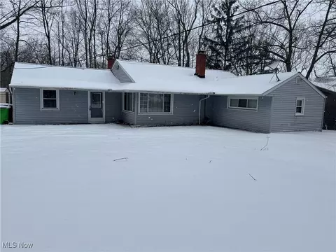 2510 Rockefeller Rd, Wickliffe, OH 44092