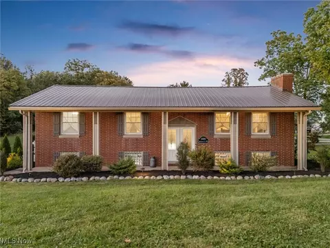 5699 Strausser St NW, North Canton, OH 44720