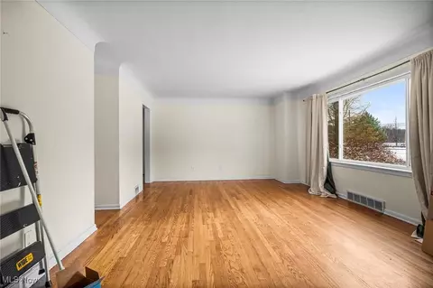 Living - 34663 White Rd, Willoughby Hills, OH 44092 photo 3 of 4