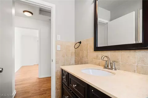 Bath - 34663 White Rd, Willoughby Hills, OH 44092 photo 2 of 3