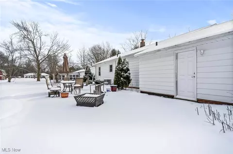 Exterior - 34663 White Rd, Willoughby Hills, OH 44092 photo 3 of 4