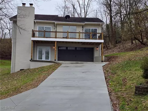 1600 Woodland Dr, Vienna, WV 26105