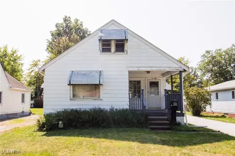 1050 Woodstock Rd, Eastlake, OH 44095