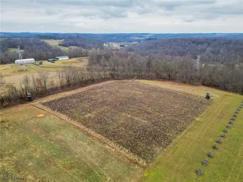3115 Jasmine Rd NW, Carrollton, OH 44615