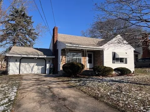 96 Rosary Dr, Campbell, OH 44405