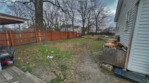 817 4th St NE, Canton, OH 44704 photo 3