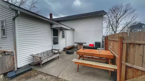817 4th St NE, Canton, OH 44704 photo 2