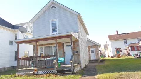 145 S 10th St, Coshocton, OH 43812