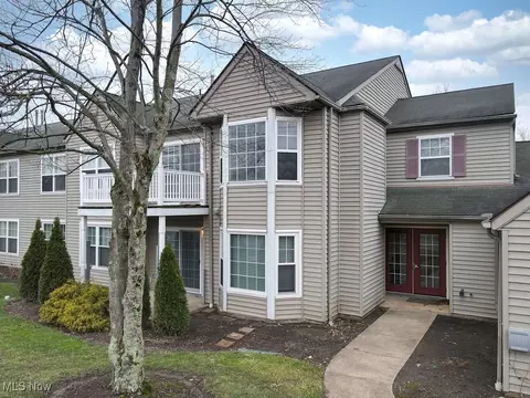 1071 Fleetwood Dr #A, Sagamore Hills, OH 44067