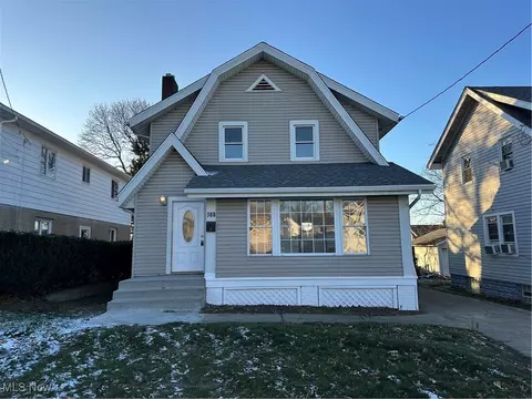 988 Woodward Ave, Akron, OH 44310