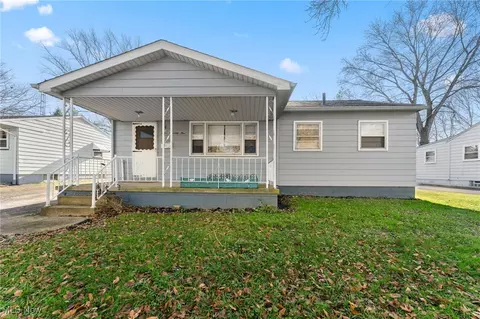 375 Elizabeth St, Hubbard, OH 44425